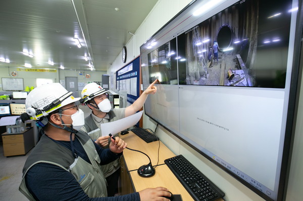 스마트 안전모  사진=쌍용건설