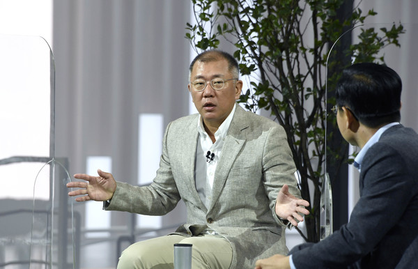 정의선 현대자동차그룹 회장이 7일 수소사업에 대한 미디어 온라인 간담회에 참석해 취재진 질문에 답하는 모습. 출처= 현대자동차그룹