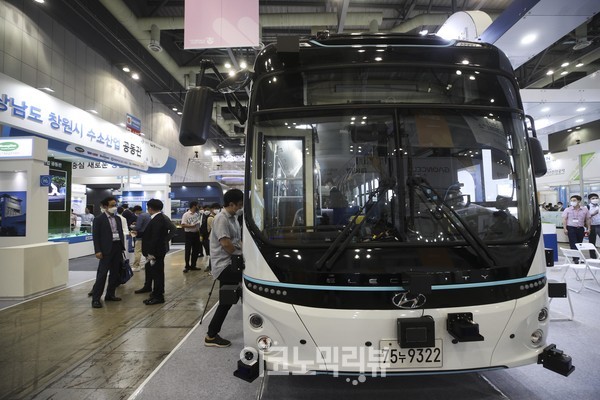 8일 고양시 킨텍스 2전시장에서 '2021 수소모빌리티쇼가 열리고 있다.사진=박재성 기자