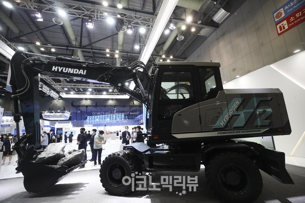 8일 고양시 킨텍스 2전시장에서 '2021 수소모빌리티쇼가 열리고 있다.사진=박재성 기자