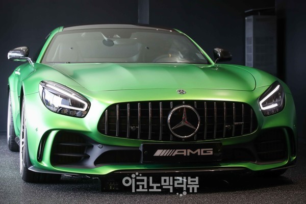 AMG 서울에서만 만나볼 수 있는 AMG 서울 에디션 'AMG GT R'. 임형택기자