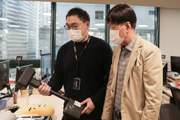 김용문 창업진흥원장은 최근 서울 서초구에 위치한 팁스출신의 콘테크(Con-tech) 기업 ‘(주)메이사’를 방문해 기업을 격려했다.출처=창업진흥원.