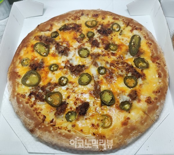 파파존스 '풀드포크 바베큐 피자'. 사진=김동일 이코노믹리뷰 기자