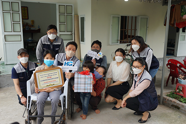 베트남 공간복지 지원 사업 대상 가족 사진=한미글로벌