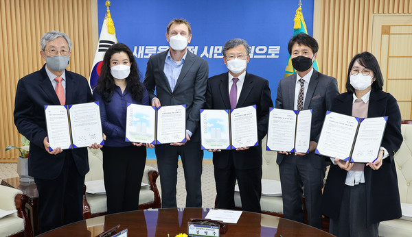 대전시는 16일 시청에서 국방기업 및 외국인투자기업 등과 투자협약을 체결했다.출처=대전시.