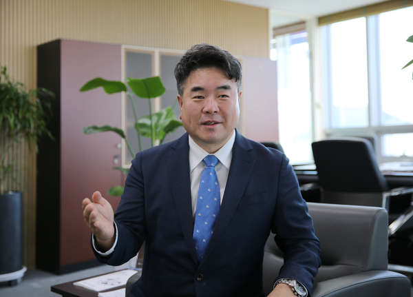 서용철 대한공간정보학회 회장.출처=LX공사.