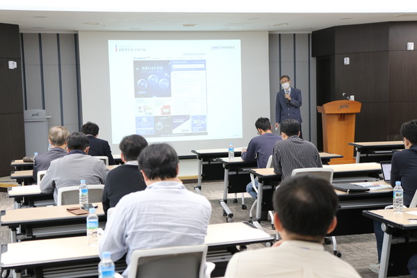 KISTI의 슈퍼컴퓨팅 활용 시뮬레이션과 인공지능기반 디지털트윈 기술 등을 소개하고 있다.출처=대전상의.