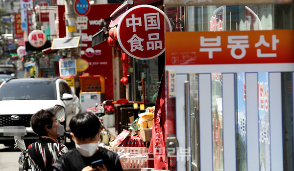 대통령직 인수위원회가 세금을 회피하는 외국인 다주택자에 대한 검증 강화 방안을 추진하고 있다.중국인 거주비율이 높은 27일 서울 구로구 구로동 대림역 일대 모습 사진=박재성 기자