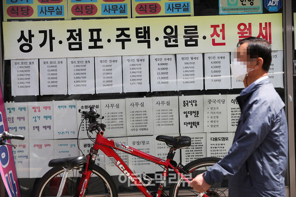 대통령직 인수위원회가 세금을 회피하는 외국인 다주택자에 대한 검증 강화 방안을 추진하고 있다.중국인 거주비율이 높은 27일 서울 구로구 구로동 대림역 일대 모습 사진=박재성 기자