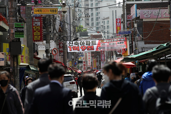 대통령직 인수위원회가 세금을 회피하는 외국인 다주택자에 대한 검증 강화 방안을 추진하고 있다.중국인 거주비율이 높은 27일 서울 구로구 구로동 대림역 일대 모습 사진=박재성 기자