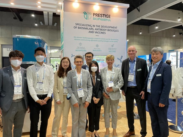 프레스티지바이오파마는 지난 13일부터 16일까지 미국 샌디에이고에서 개최된 ‘2022 바이오 인터내셔널 컨벤션’(바이오USA)에서 미국의 베네비라(Benevira)와 코로나19 예방용 백신에 대한 위탁생산계약을 체결했다고 20일 밝혔다.