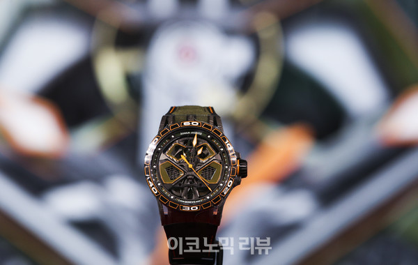 지난 7일 서울강남구 SJ쿤스트할레에서 열린 람보르기니 우라칸 테크니카 공개행사에서 로저드 뷔가 람보르기니와 콜라보 한'엑스칼리버 스파이더 우라칸 모노밸런시어' 시계를 선보였다.사진=박재성 기자