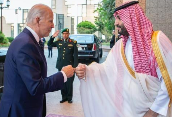 사우디 빈 살만 왕세자와 만난 바이든 미국 대통령. 출처=연합뉴스