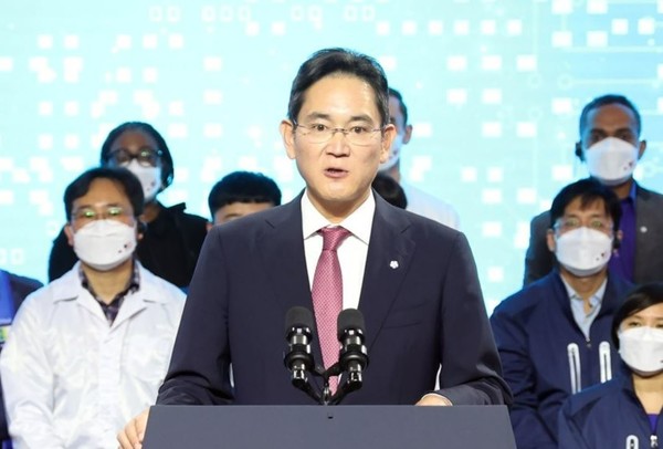 조 바이든 미국 대통령과 윤석열 대통령의 삼성전자 평택 반도체 사업장 방문에 대한 환영사를 전하고 있는 이재용 부회장. 출처= 연합뉴스