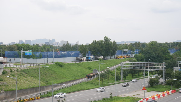 멀리서 바라본 공장. 사진=최진홍 기자