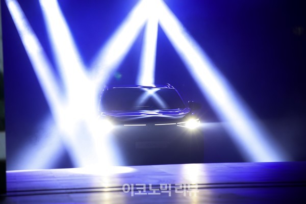 폭스바겐코리아가 15일 서울 광진구 그랜드 워커힐 서울에서 폭스바겐의 첫 순수 전기 SUV, '디 올-일렉트릭 ID.4(The all-electric ID.4)'를 선보이고 있다.사진=박재성 기자