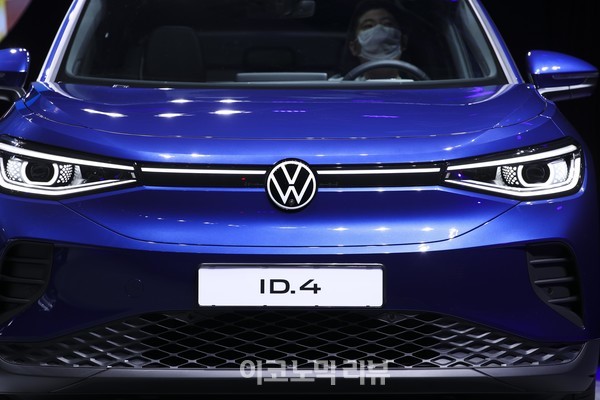 폭스바겐코리아가 15일 서울 광진구 그랜드 워커힐 서울에서 폭스바겐의 첫 순수 전기 SUV, '디 올-일렉트릭 ID.4(The all-electric ID.4)'를 선보이고 있다.사진=박재성 기자