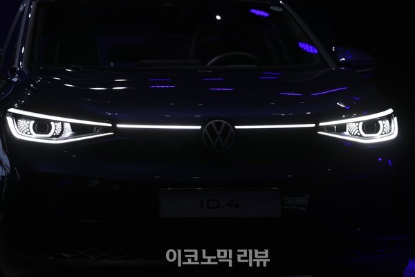 폭스바겐코리아가 15일 서울 광진구 그랜드 워커힐 서울에서 폭스바겐의 첫 순수 전기 SUV, '디 올-일렉트릭 ID.4(The all-electric ID.4)'를 선보이고 있다.사진=박재성 기자
