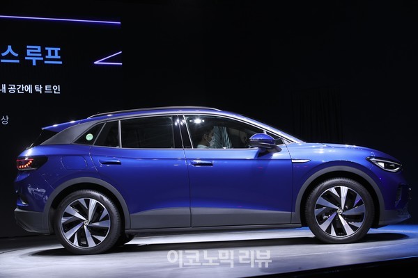 폭스바겐코리아가 15일 서울 광진구 그랜드 워커힐 서울에서 폭스바겐의 첫 순수 전기 SUV, '디 올-일렉트릭 ID.4(The all-electric ID.4)'를 선보이고 있다.사진=박재성 기자