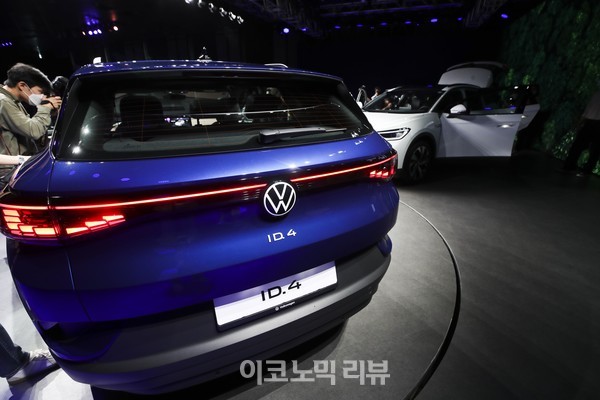 폭스바겐코리아가 15일 서울 광진구 그랜드 워커힐 서울에서 폭스바겐의 첫 순수 전기 SUV, '디 올-일렉트릭 ID.4(The all-electric ID.4)'를 선보이고 있다.사진=박재성 기자
