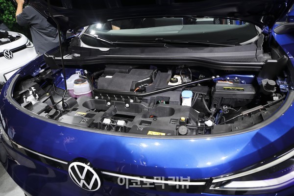 폭스바겐코리아가 15일 서울 광진구 그랜드 워커힐 서울에서 폭스바겐의 첫 순수 전기 SUV, '디 올-일렉트릭 ID.4(The all-electric ID.4)'를 선보이고 있다.사진=박재성 기자