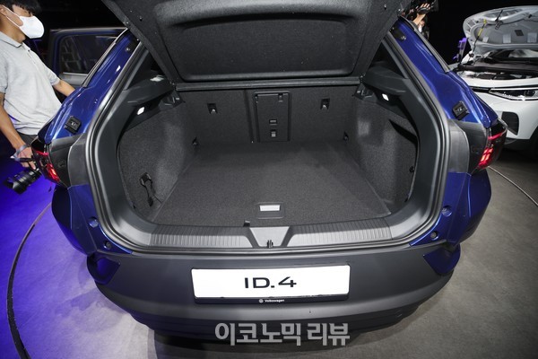 폭스바겐코리아가 15일 서울 광진구 그랜드 워커힐 서울에서 폭스바겐의 첫 순수 전기 SUV, '디 올-일렉트릭 ID.4(The all-electric ID.4)'를 선보이고 있다.사진=박재성 기자