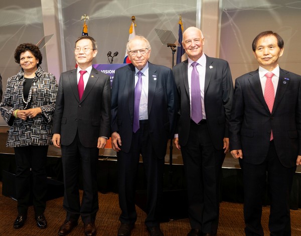 찬드리카 텐든 NYU 공대 이사장, 이종호 과기부장관, 윌리엄 버클리 NYU 이사장, 앤드류 해밀턴 NYU 총장, 이광형KAIST총장 모습(사진 왼쪽부터) 출처=KAIST