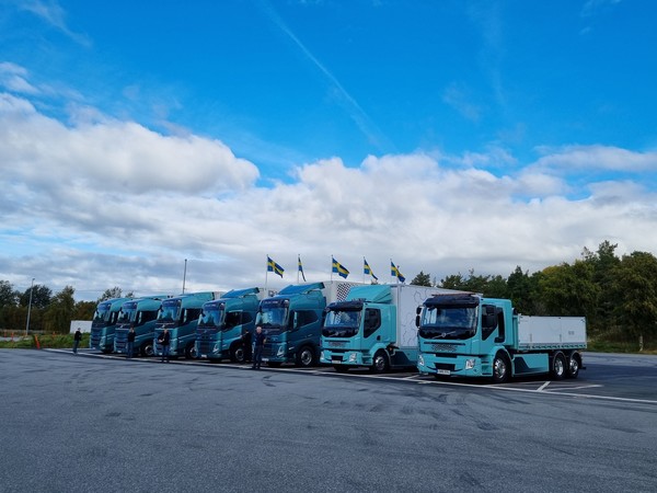 스웨덴 예테보리에 위치한 볼보트럭 익스피리언스 센터에 도열된 볼보 전기트럭들. 사진=최동훈 기자