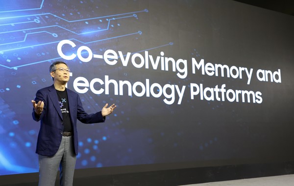 미국 실리콘밸리에서 열린 '삼성 테크 데이 2022'에서 메모리사업부장 이정배 사장이 발표를 하고 있다. 출처= 삼성전자