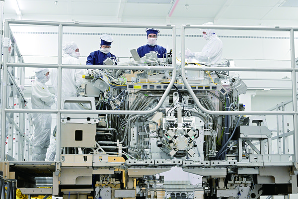 이재용 회장이 ASML을 방문하고 있다. 출처 : 삼성전자