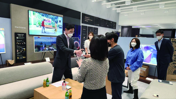 이재용 부회장이 MZ 간담회에 참석하고 있다. 출처 : 삼성전자