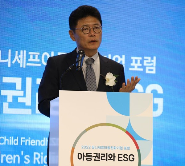 이형희 SK SV위원회 위원장이 7일 서울 여의도 켄싱턴 호텔에서 열린 ‘2022 아동친화기업 포럼’에서 환영사를 하고 있다. 출처= SK