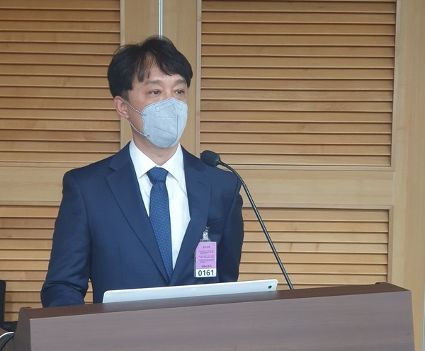 콘텐츠산업 활성화를 위한 세제지원 개선방안 포럼에서 미디어미래연구소 이찬구 연구위원이 제작환경 변화에 따른 영상콘텐츠 제작비용 세제지원정책 개선방안에 대해 발표하고 있다. 출처= 미디어미래연구소