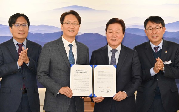 쿠팡과 경상남도가 경상남도 지역 농특산물 발굴 및 지원을 위한 MOU를 체결했다. 사진=쿠팡.