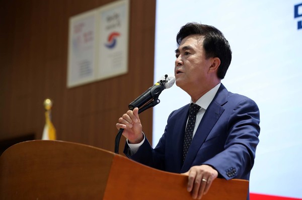 민선 8기 출범 100일 기자회견에서 김태흠 충남지사가 발표하고 있다(자료사진).출처=충남도