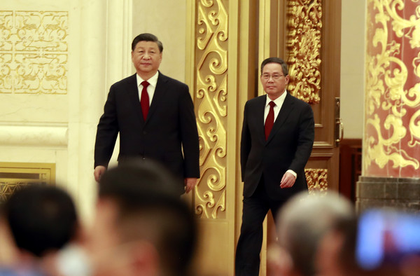 지난해 당대회 직후 언론 앞에 등장하는 시진핑과 리창.  출처=연합뉴스