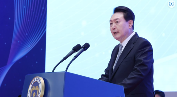 윤석열 대통령이 3일 서울 강남구 코엑스에서 열린 제57회 납세자의 날 기념식에서 축사를 하고 있다.출처=연합뉴스