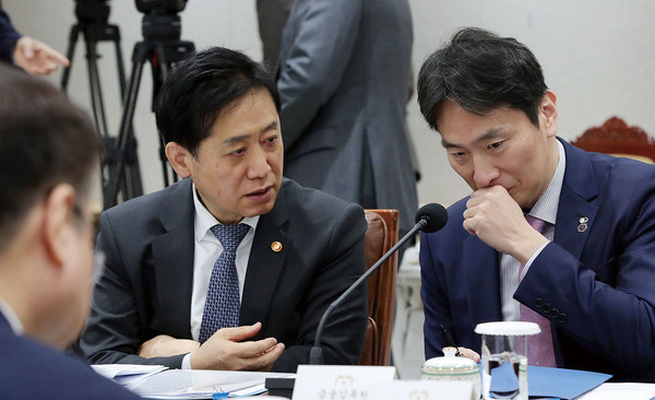김주현 금융위원장(왼쪽)과 이복현 금융감독원장. 출처 : 연합뉴스