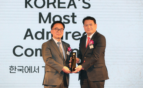 한국능률협회컨설팅 주관으로 열린 ‘2023 한국에서 가장 존경받는 기업’ 인증식에서 인천국제공항공사가 16년 연속 SOC 시설관리부문 1위 기업으로 선정됐다.출처=인천국제공항공사