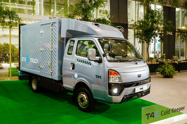 GS글로벌이 6일 국내 최초로 공개한 BYD 1톤 전기트럭 T4K. 출처=GS글로벌