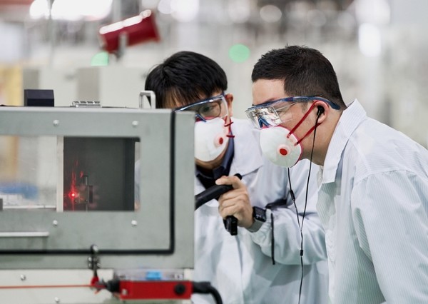 구광모 LG 회장은 지난 17일 충북 청주 LG화학 양극재 공장 찾아 글로벌 배터리 공급망을 점검했다. [사진=LG그룹]