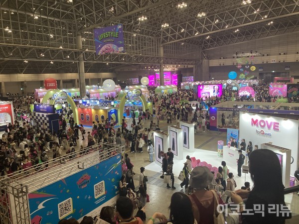 케이콘 재팬 2023(KCON JAPAN 2023) 컨벤션을 가득 채운 방문객들. 사진=박정훈 기자