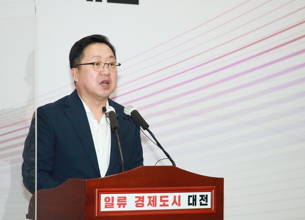 이장우 대전시장이 브리핑에서 발표하고 있다. 출처=대전시