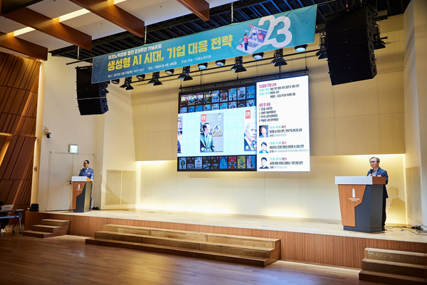 ​주태영 이코노믹리뷰 대표이사(오른쪽). 사진=스튜디오100