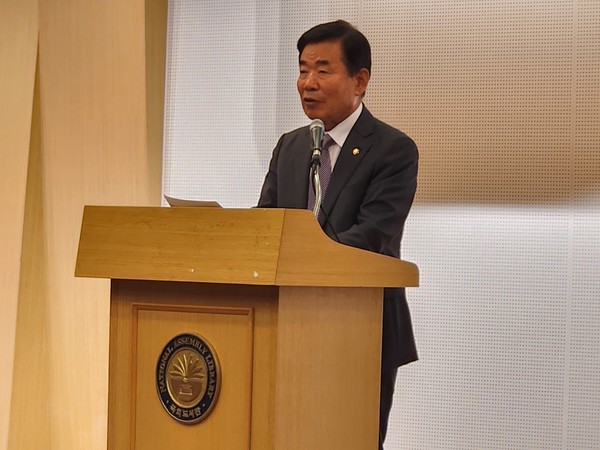 김진표 국회의장이 ‘글로벌 ESG 공시 의무화와 한국기업의 대응전략 토론회’ 축사를 하고 있다. 사진=류소현 기자