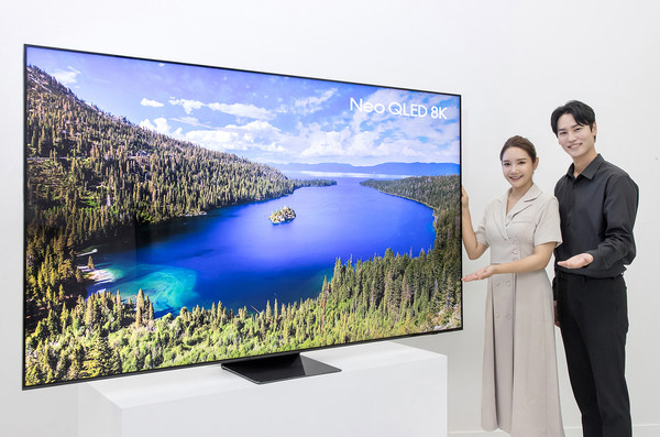 삼성전자가 국내 시장에 출시한 98형 Neo QLED 8K TV. 사진= 삼성전자