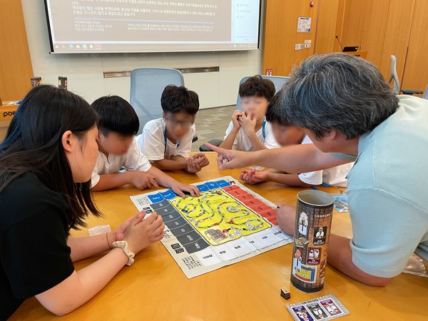 포스코이앤씨는 인천아동청소년그룹홈협의회 학생들과 포스코인재창조원에서 퓨처리더스캠프를 열었다. 포스코이앤씨 제공