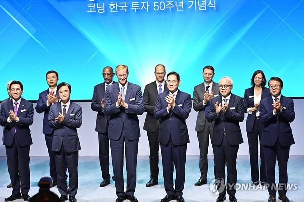 1일 오전 충남 아산 탕정 디스플레이시티 코닝 정밀소재 2단지에서 열린 코닝의 '한국 투자 50주년 기념행사'. 사진= 연합뉴스