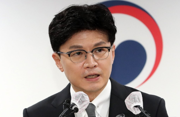 한동훈 법무부 장관이 지난 2022년 8월 31일 오후 경기 과천시 정부과천청사 법무부에서 론스타 국제투자분쟁(ISDS) 사건 판정 관련 브리핑을 하고 있다. 출처=연합뉴스