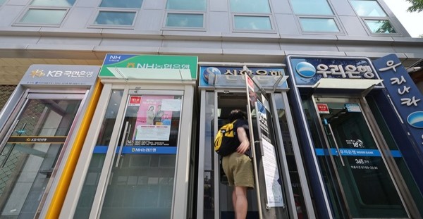 서울 시내에 설치된 시중은행들의 ATM기 모습. 사진=연합뉴스